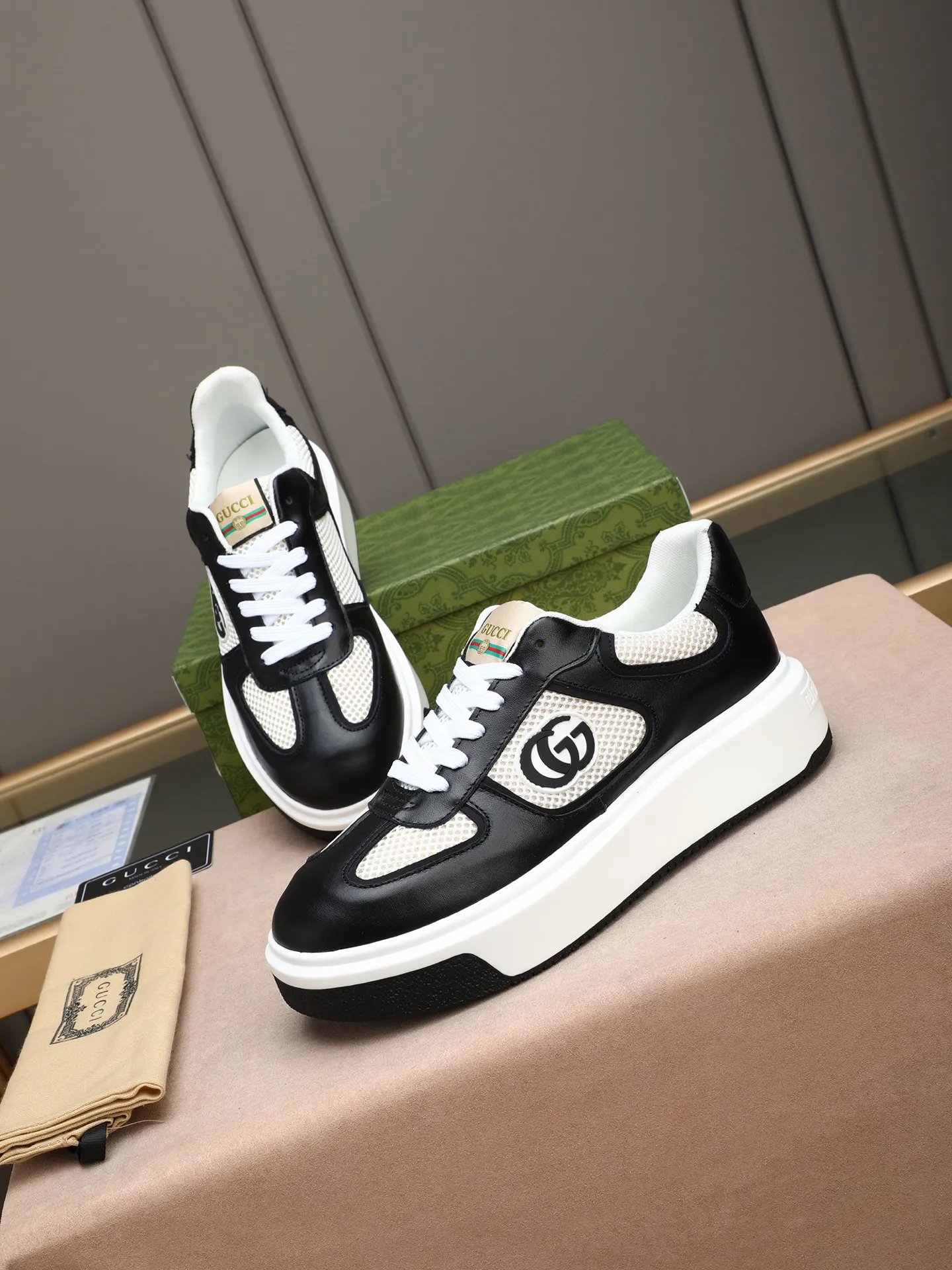 Men's shoes 💰480 New men's shoes GUCCI Fashion trend Made of first-layer calfskin ➕ washed sheep lining! The foot feels super comfortable and the workmanship is impeccable. Foam ultra-light outsole, size: 38-44 (45 customized) 3 colors to choose from!